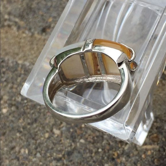 14KT Gold Dual Color Mother-of-Pearl Diamond Ring - Picture 5 of 8